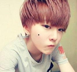 网红混血男孩什么俊,萌态可掬引关注